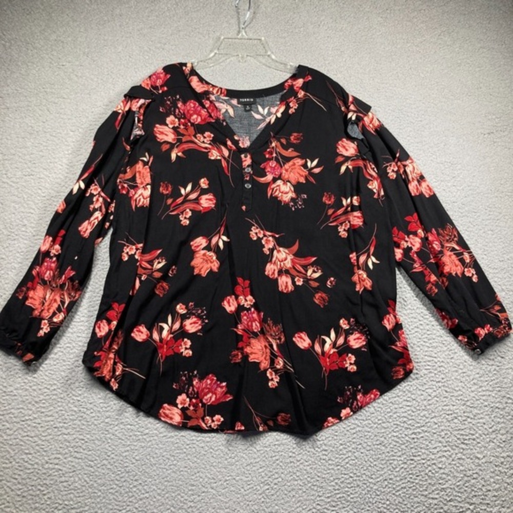 Torrid Top Womens 2 (2X) Dark Floral Long Sleeve Popover Relaxed Rayon V Neck
